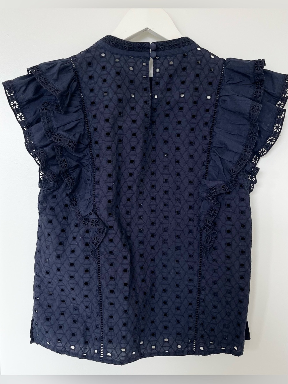 Veronica Beard Jie Top Navy Eyelet Flutter Sleeve Blouse Preppy Nautical Size 4 - Picture 5 of 9